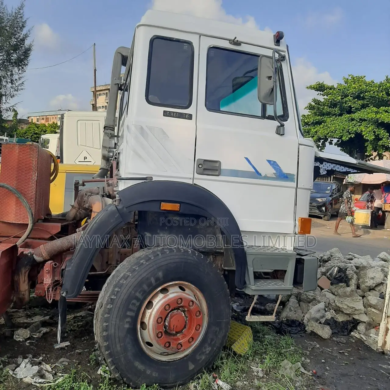 Iveco 10 Tyres Tractor Head