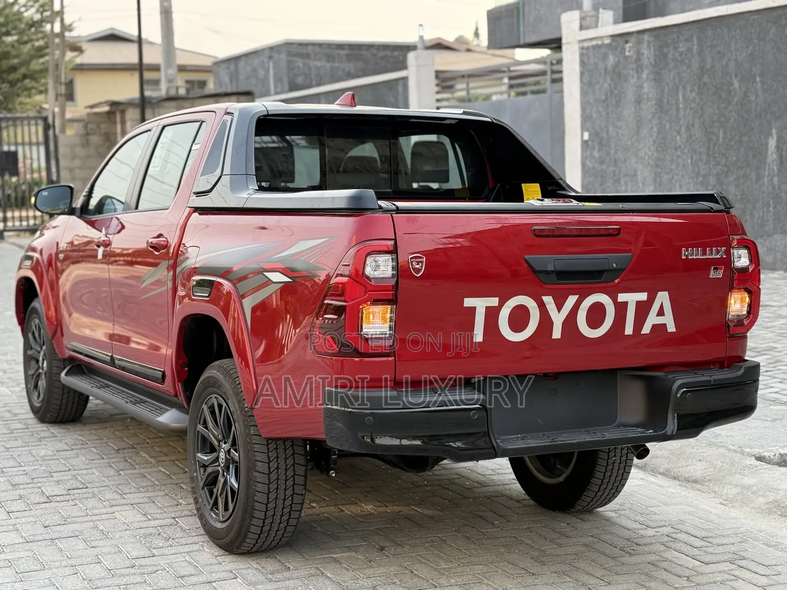 New Toyota Hilux 2023 Red