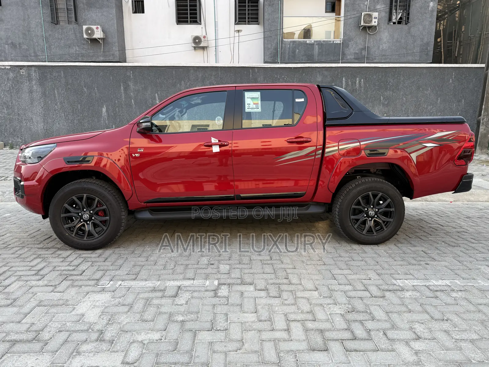 New Toyota Hilux 2023 Red