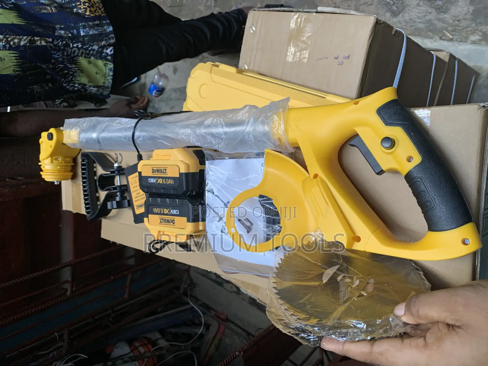 Dewalt Cordless Grass Cutter 136v
