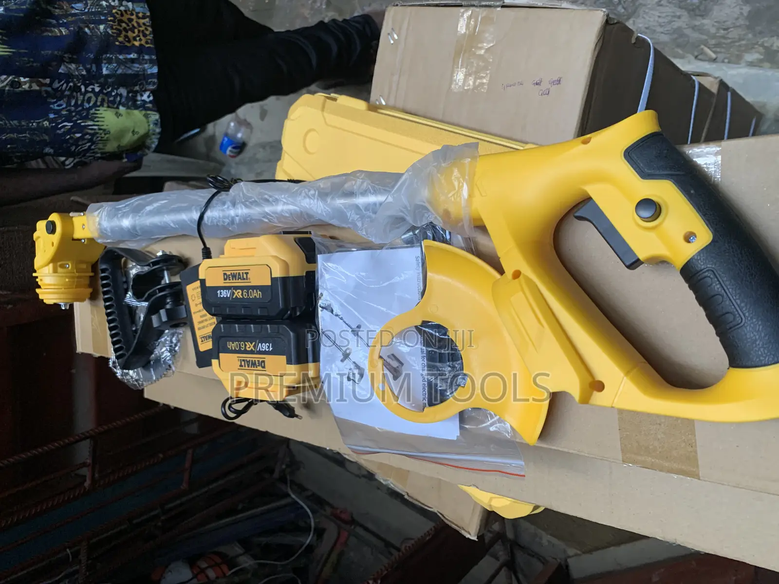 Dewalt Cordless Grass Cutter 136v