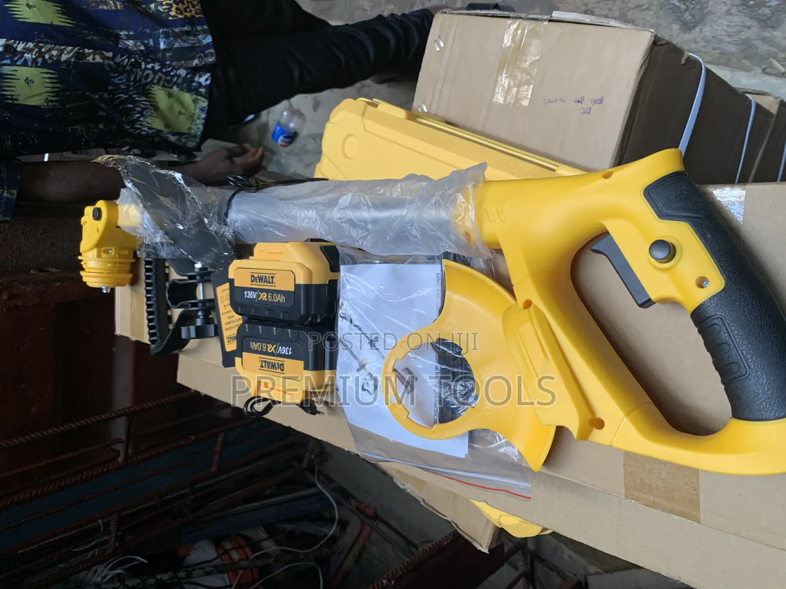Dewalt Cordless Grass Cutter 136v