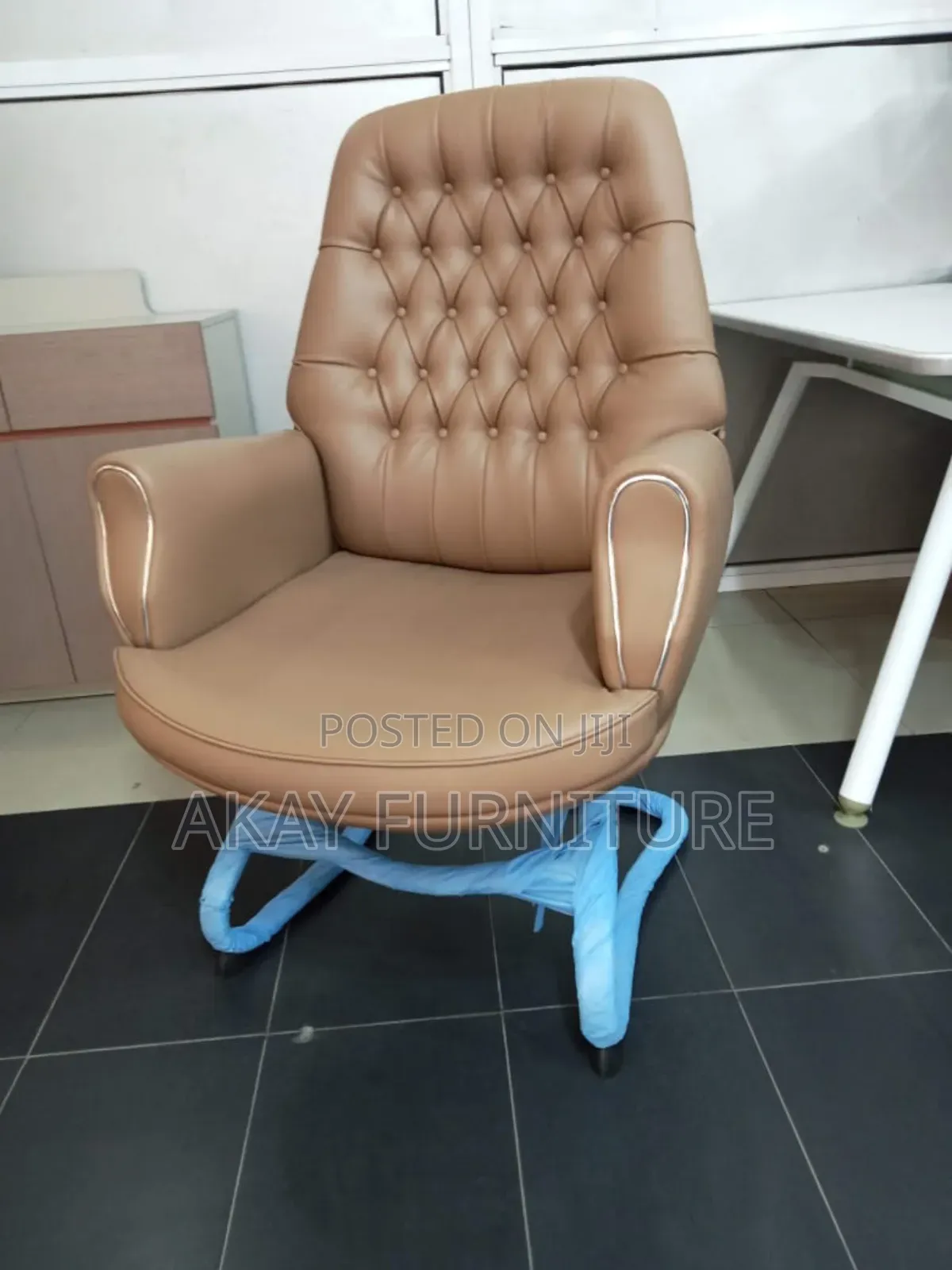 Brown Executive Visitors Chair