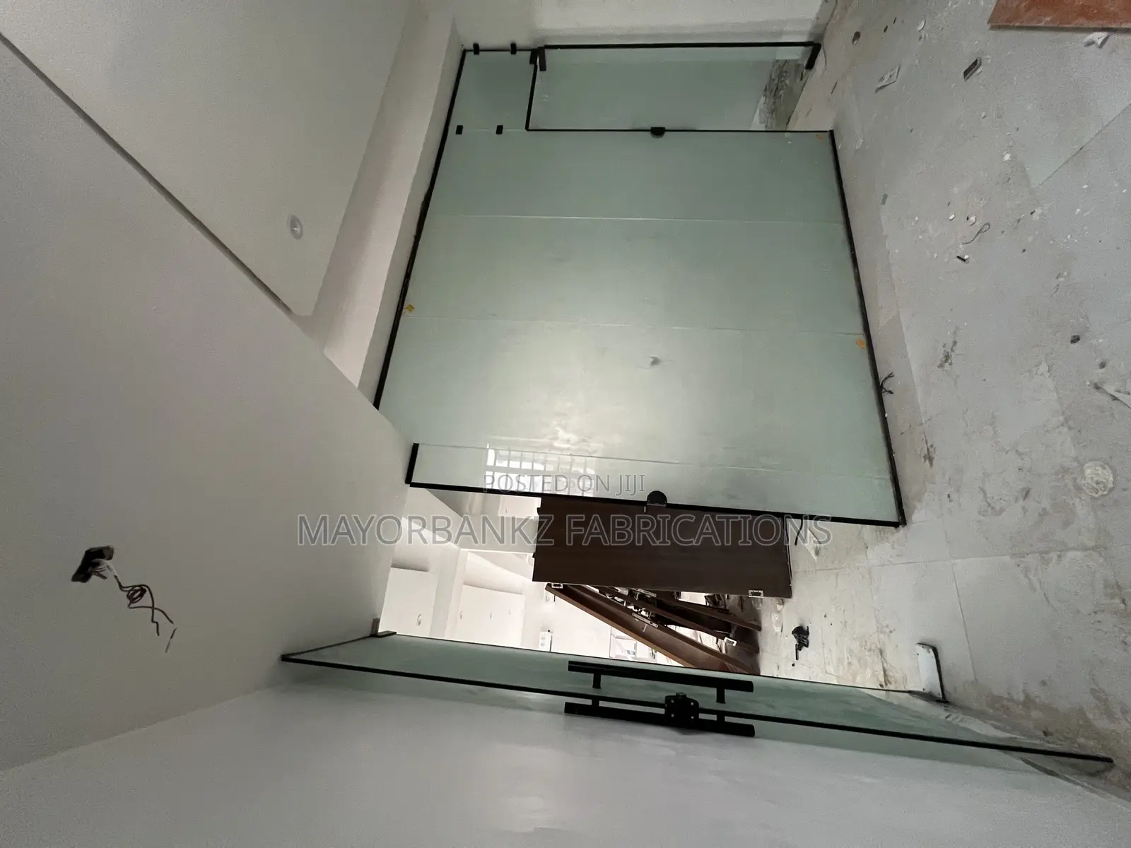 Office Partitioning Using Glass With Frosting Effects
