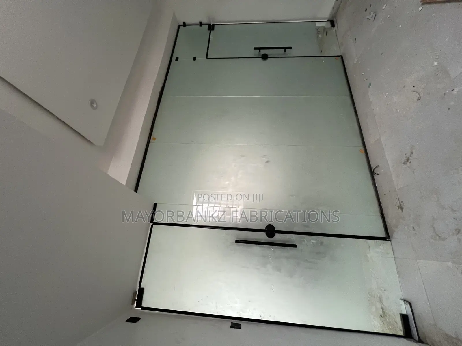 Office Partitioning Using Glass With Frosting Effects