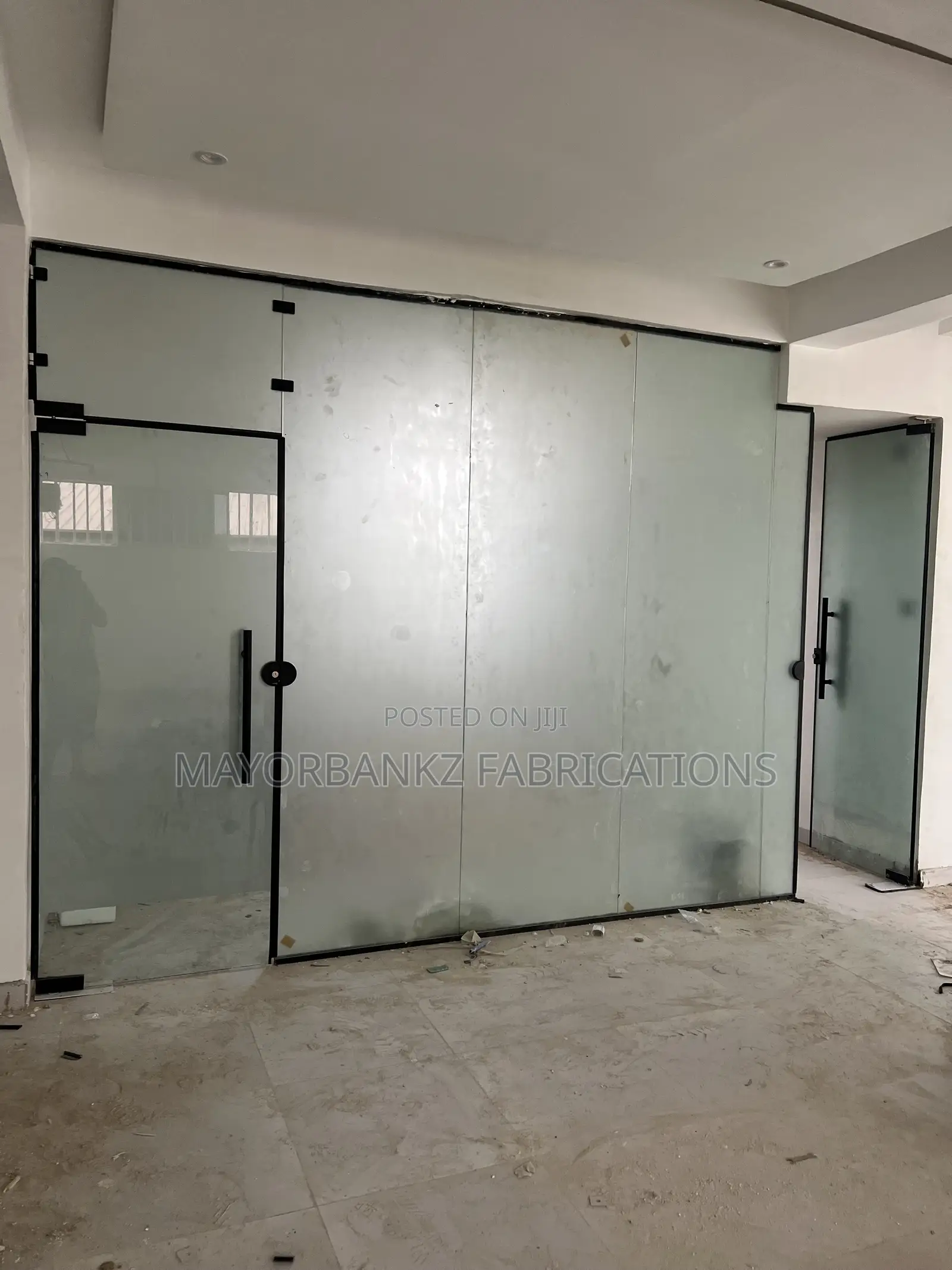 Office Partitioning Using Glass With Frosting Effects