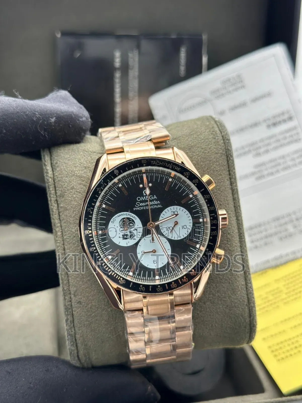 OMEGA Chain Strap Watch With Active Chronograph