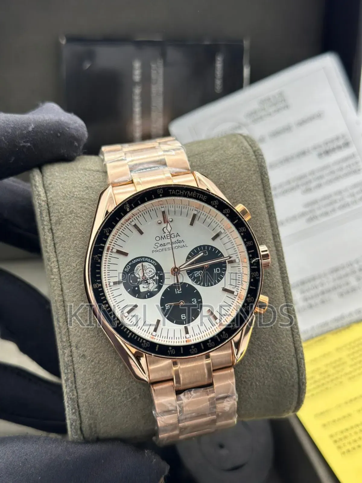 OMEGA Chain Strap Watch With Active Chronograph
