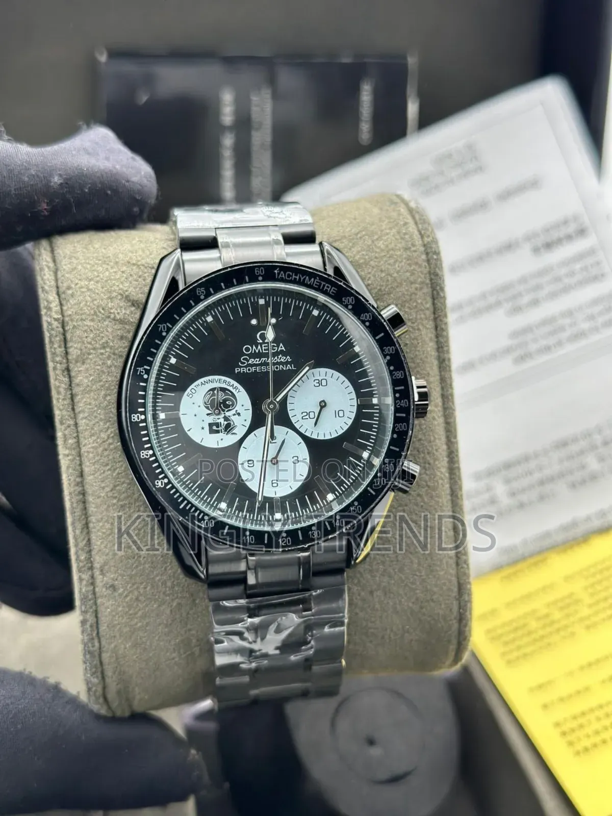 OMEGA Chain Strap Watch With Active Chronograph