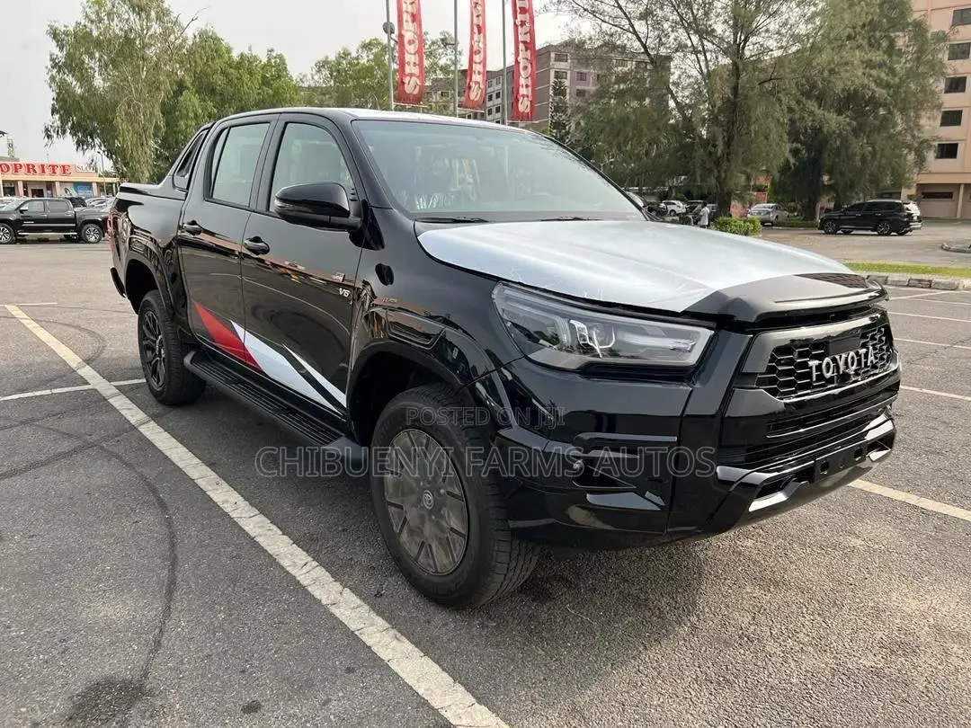 New Toyota Hilux 2023 Black