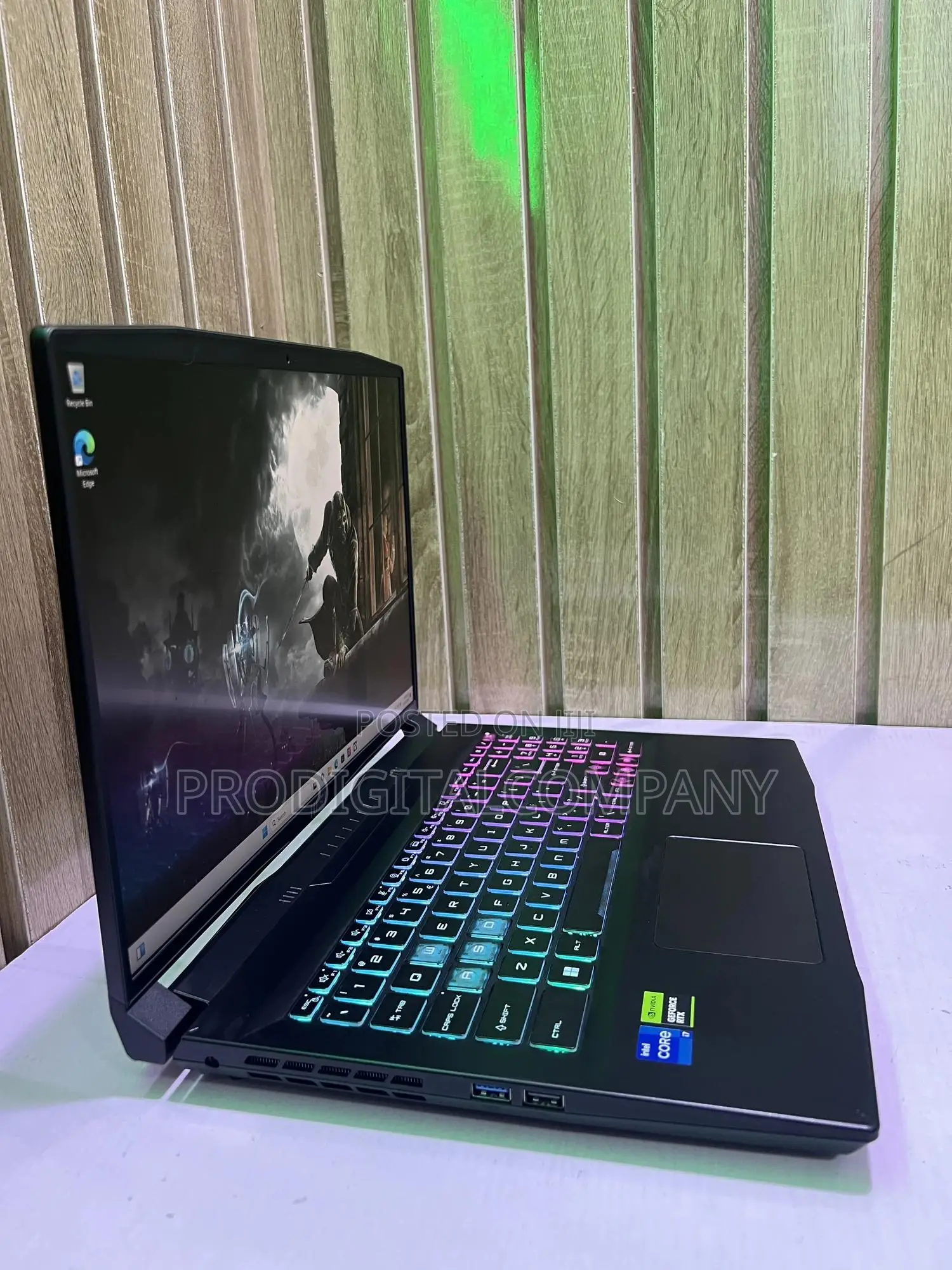 Laptop MSI Crosshair 17 16GB Intel Core I7 SSD 1T