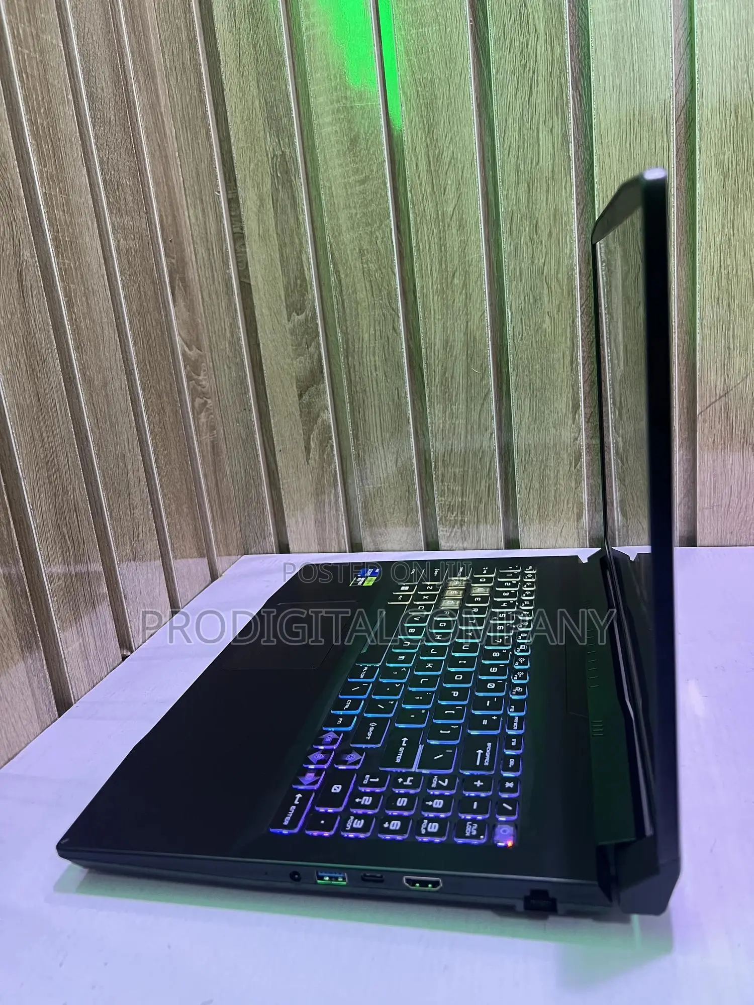 Laptop MSI Crosshair 17 16GB Intel Core I7 SSD 1T