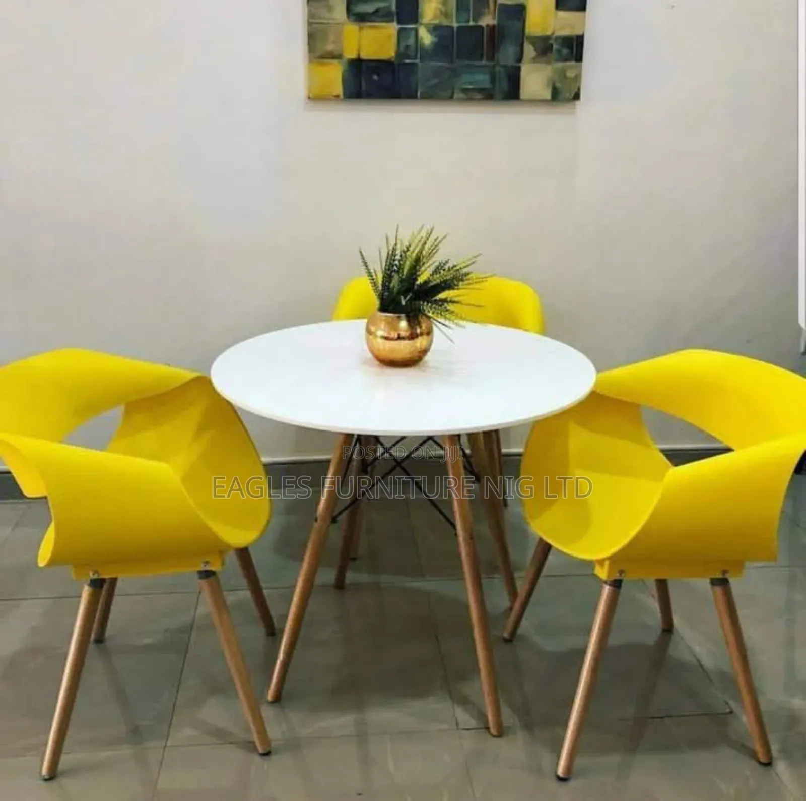 Top Notch Restaurant Table With 3 Chairs