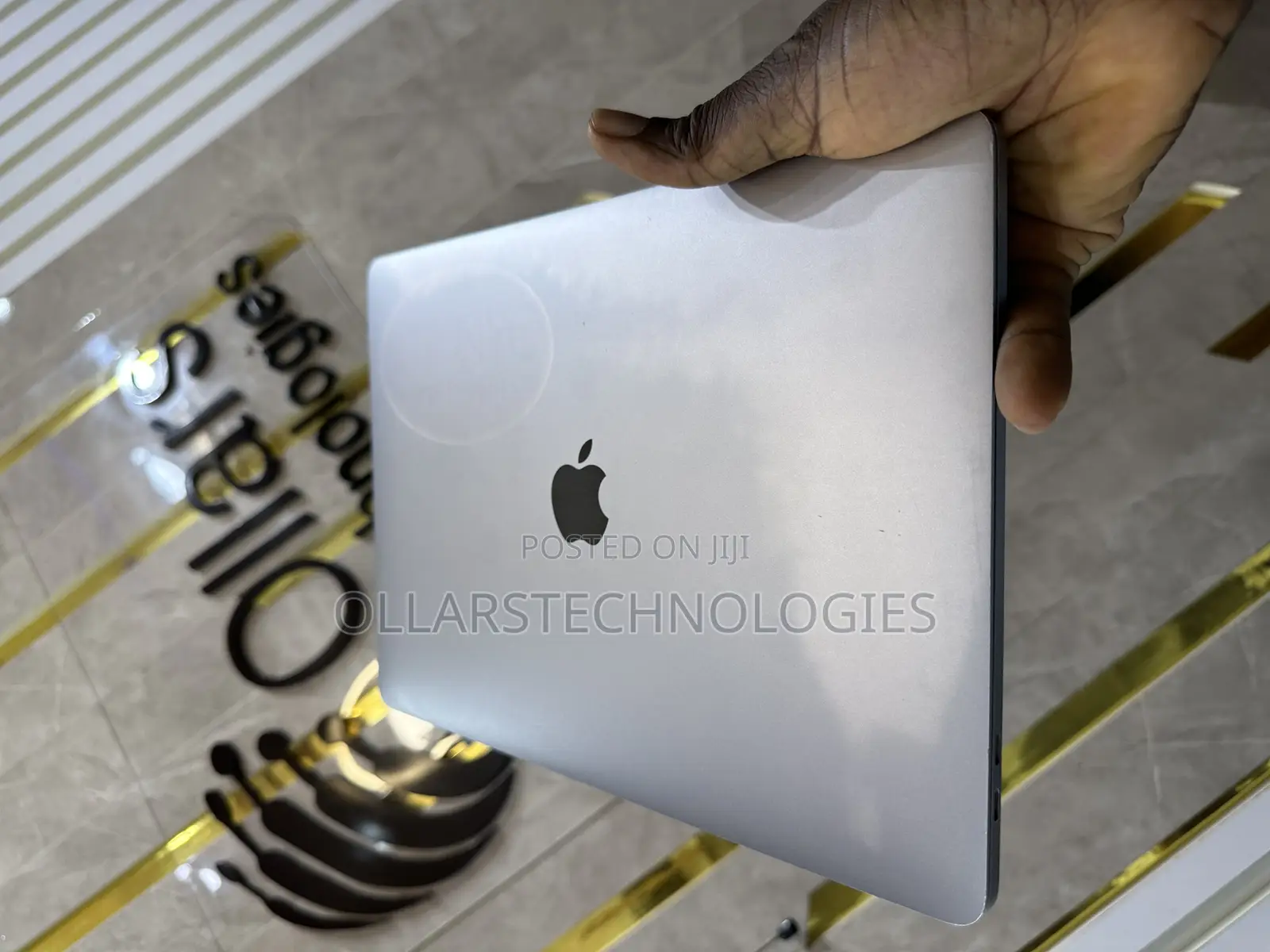 Laptop Apple MacBook 2020 16GB Intel Core I5 SSD 1T