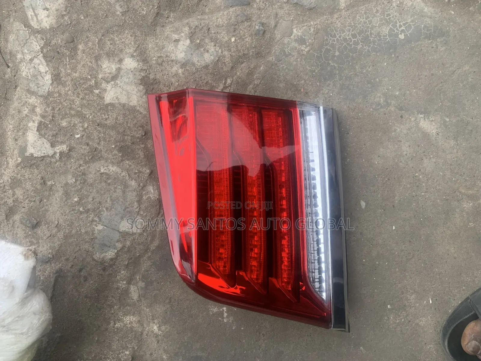 Booth Lamps for Lexus Lx570 2010 Available
