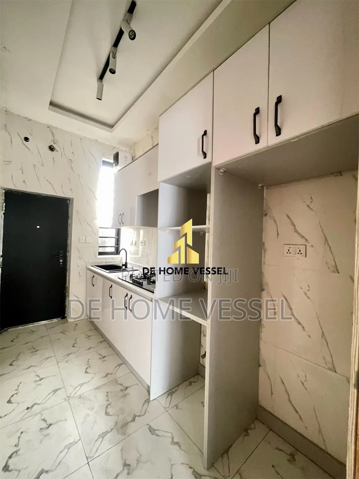 4bdrm Townhouse/Terrace in Ikota for sale