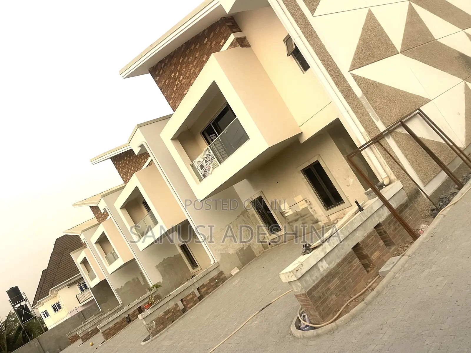 5bdrm Duplex in Jahi Gilmore Fct for sale