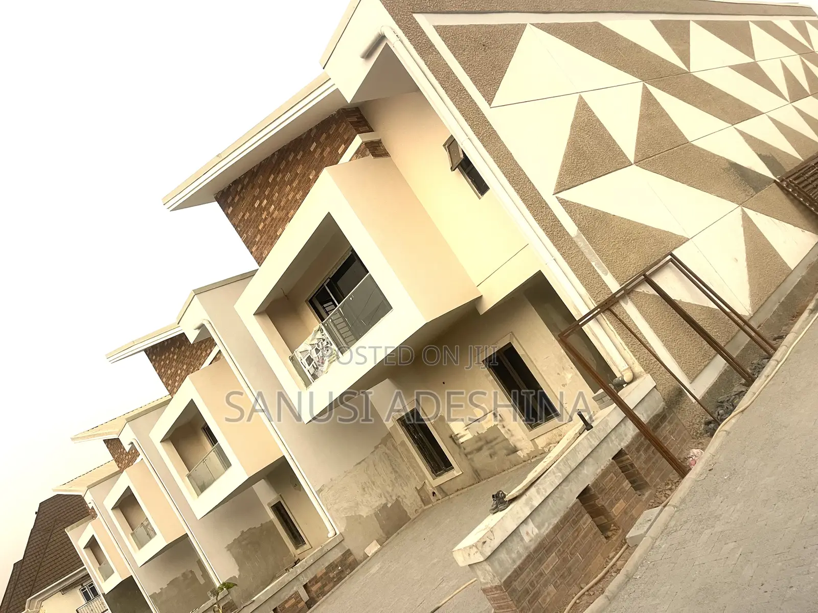 5bdrm Duplex in Jahi Gilmore Fct for sale