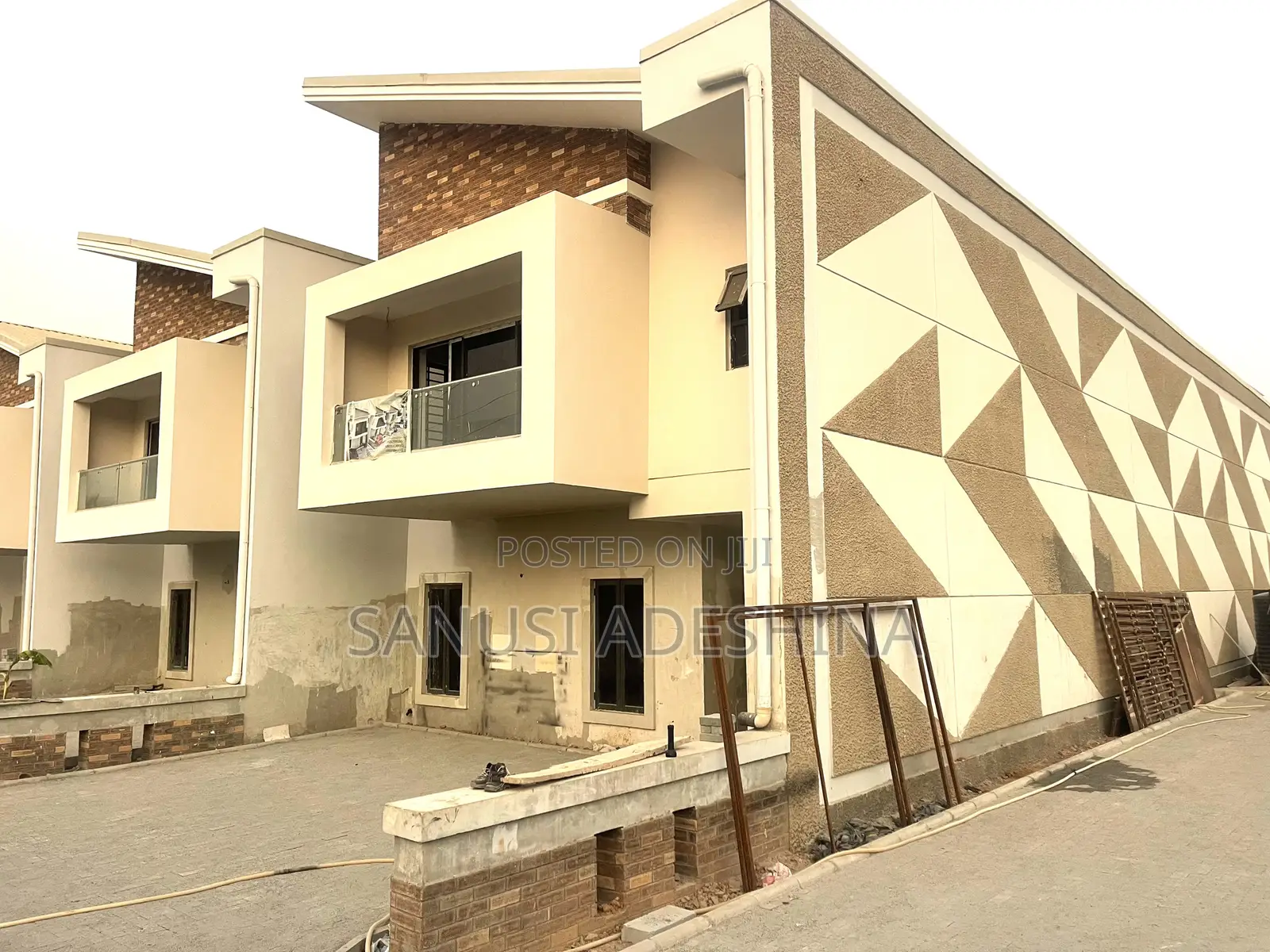5bdrm Duplex in Jahi Gilmore Fct for sale
