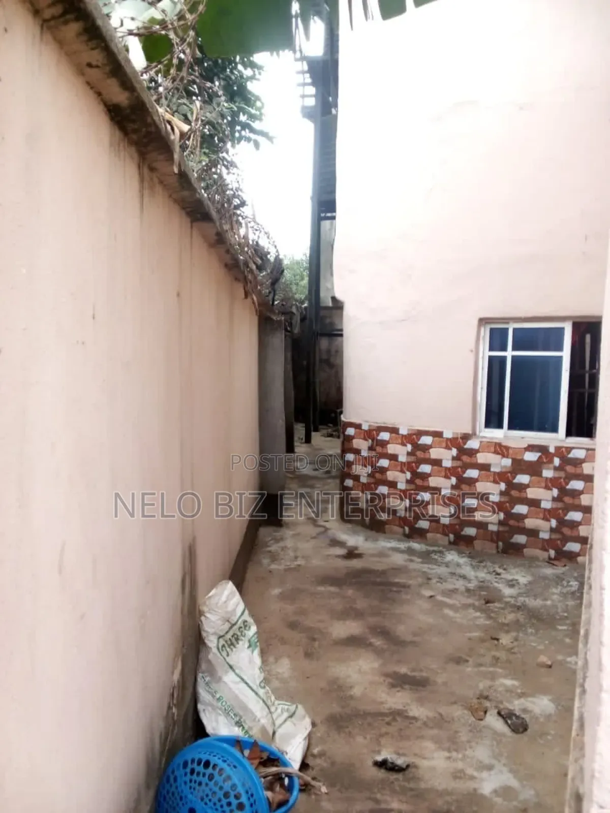 20bdrm Apartment in Owerri for sale