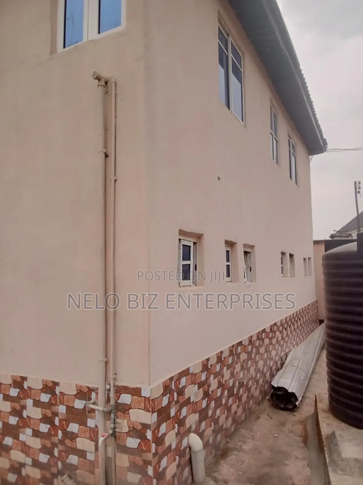 20bdrm Apartment in Owerri for sale