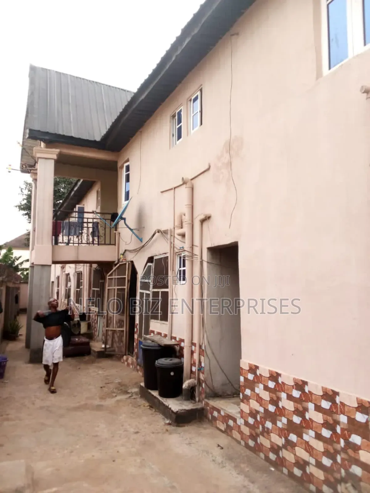 20bdrm Apartment in Owerri for sale