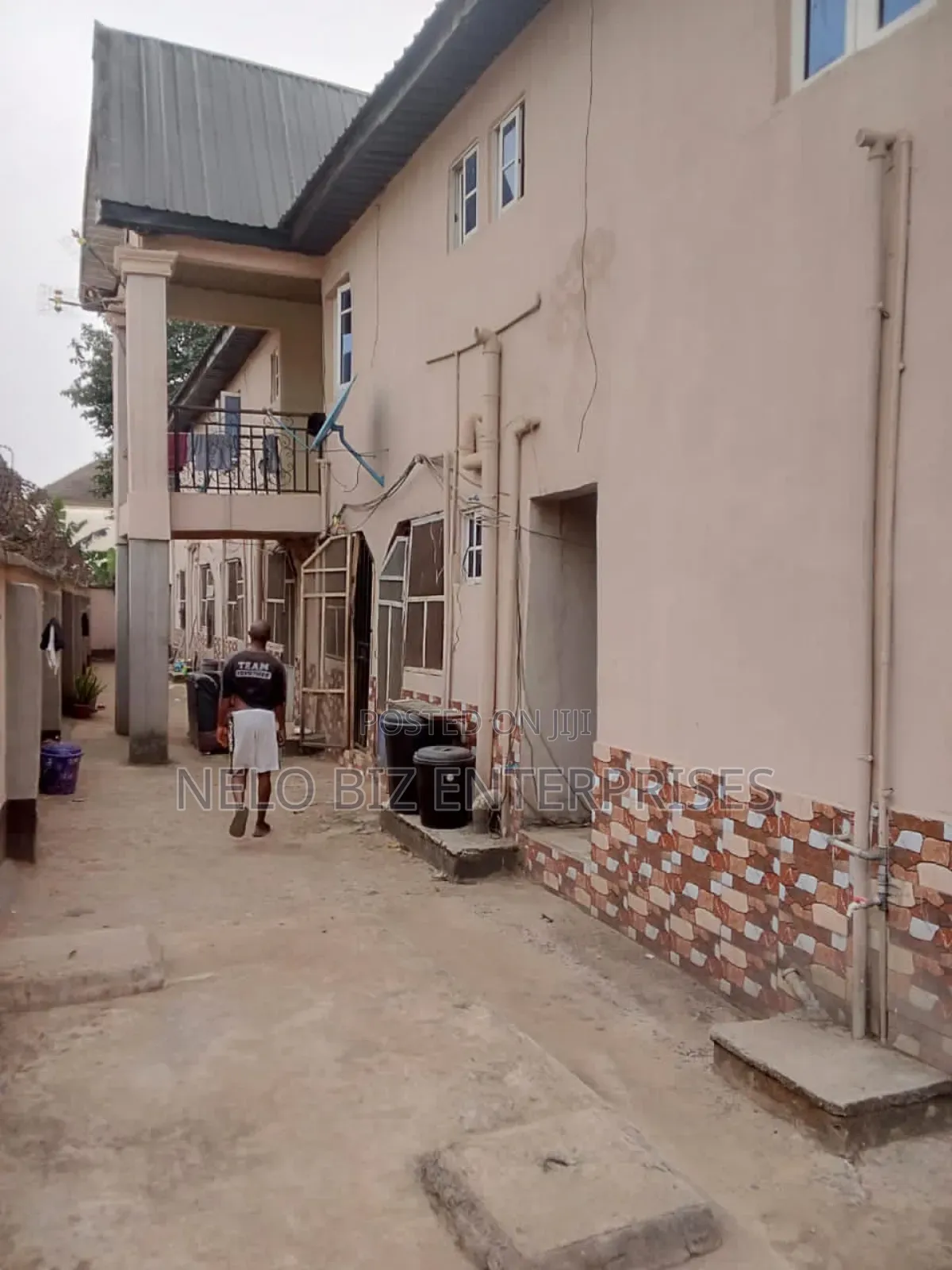 20bdrm Apartment in Owerri for sale