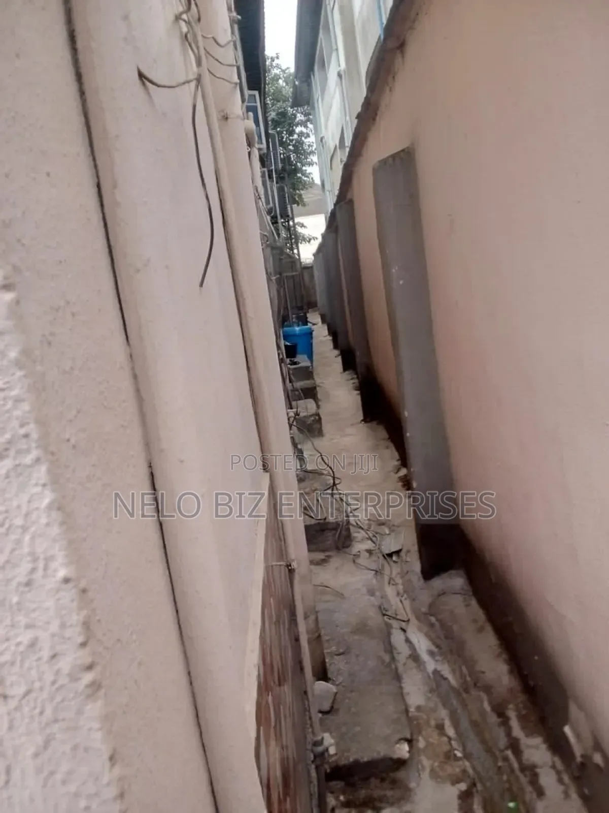 20bdrm Apartment in Owerri for sale