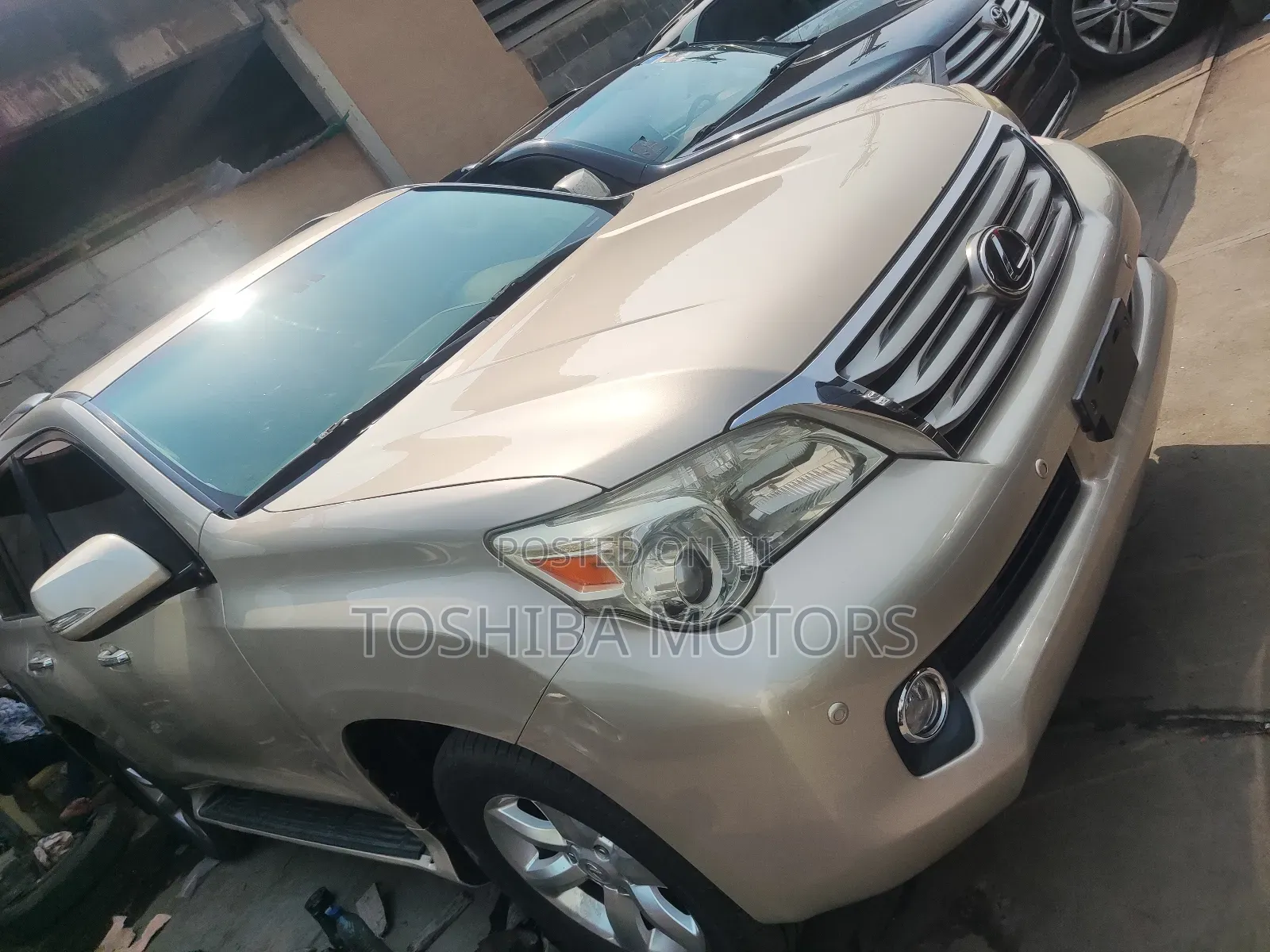 Lexus GX 460 2012 Gold