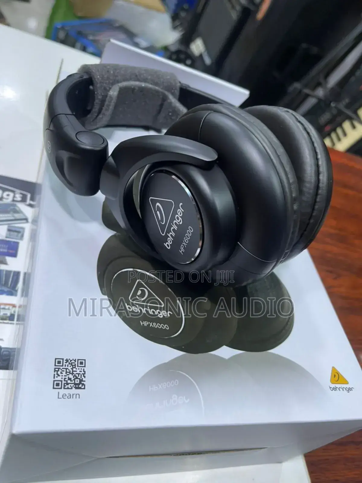 Behringer HPX6000 Professional Closed Back DJ Headphones