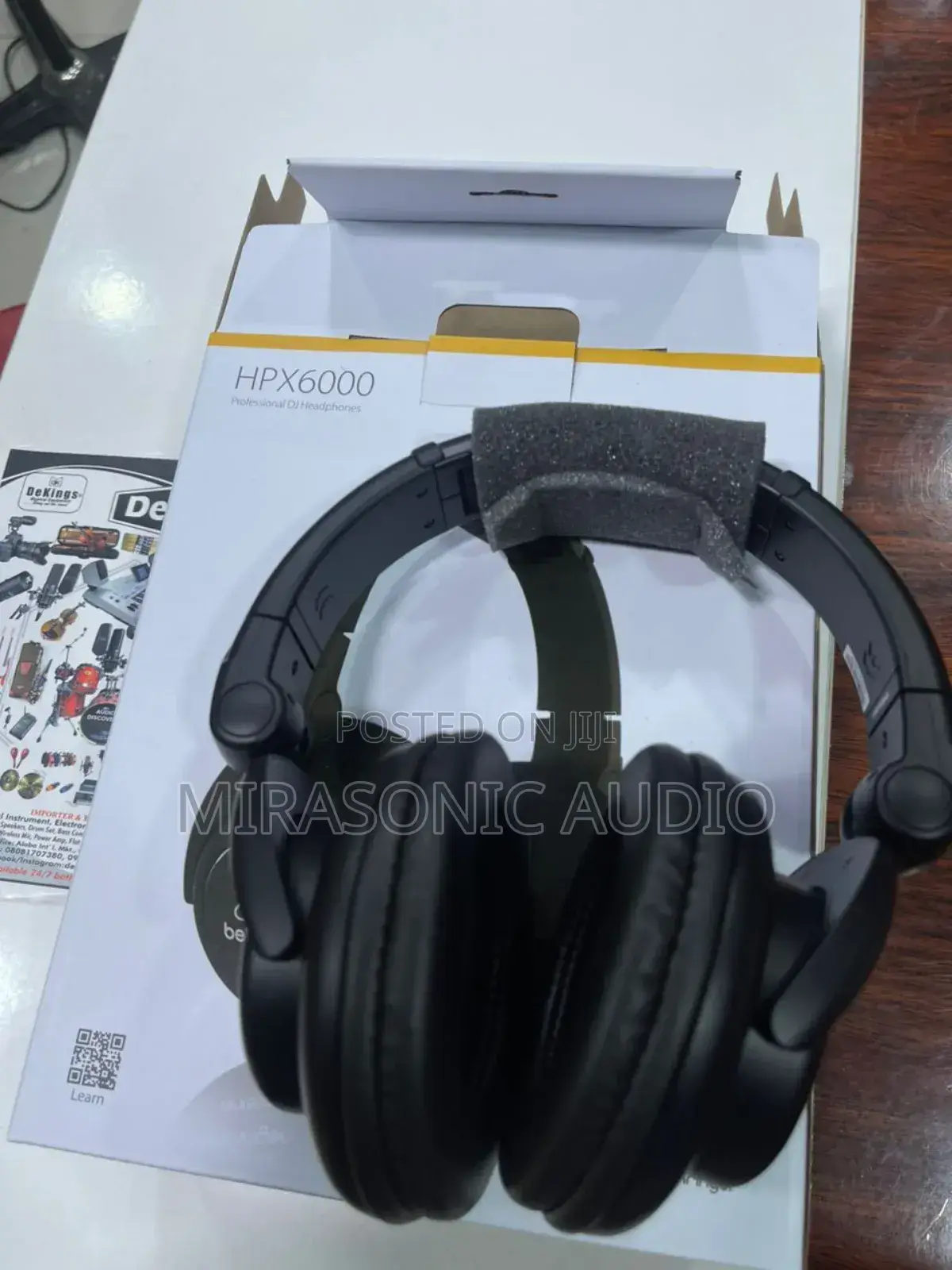 Behringer HPX6000 Professional Closed Back DJ Headphones