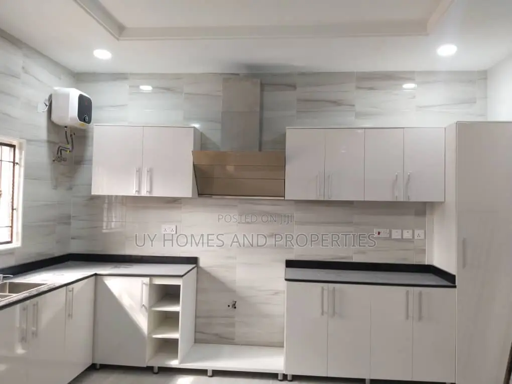 4bdrm Duplex in Eliozu for sale