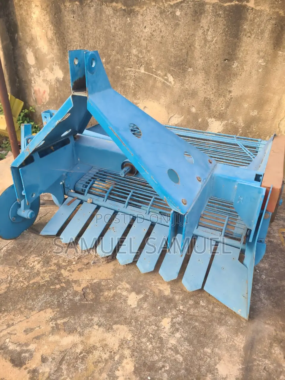 Cassava Harvester 60-90hp Tractor