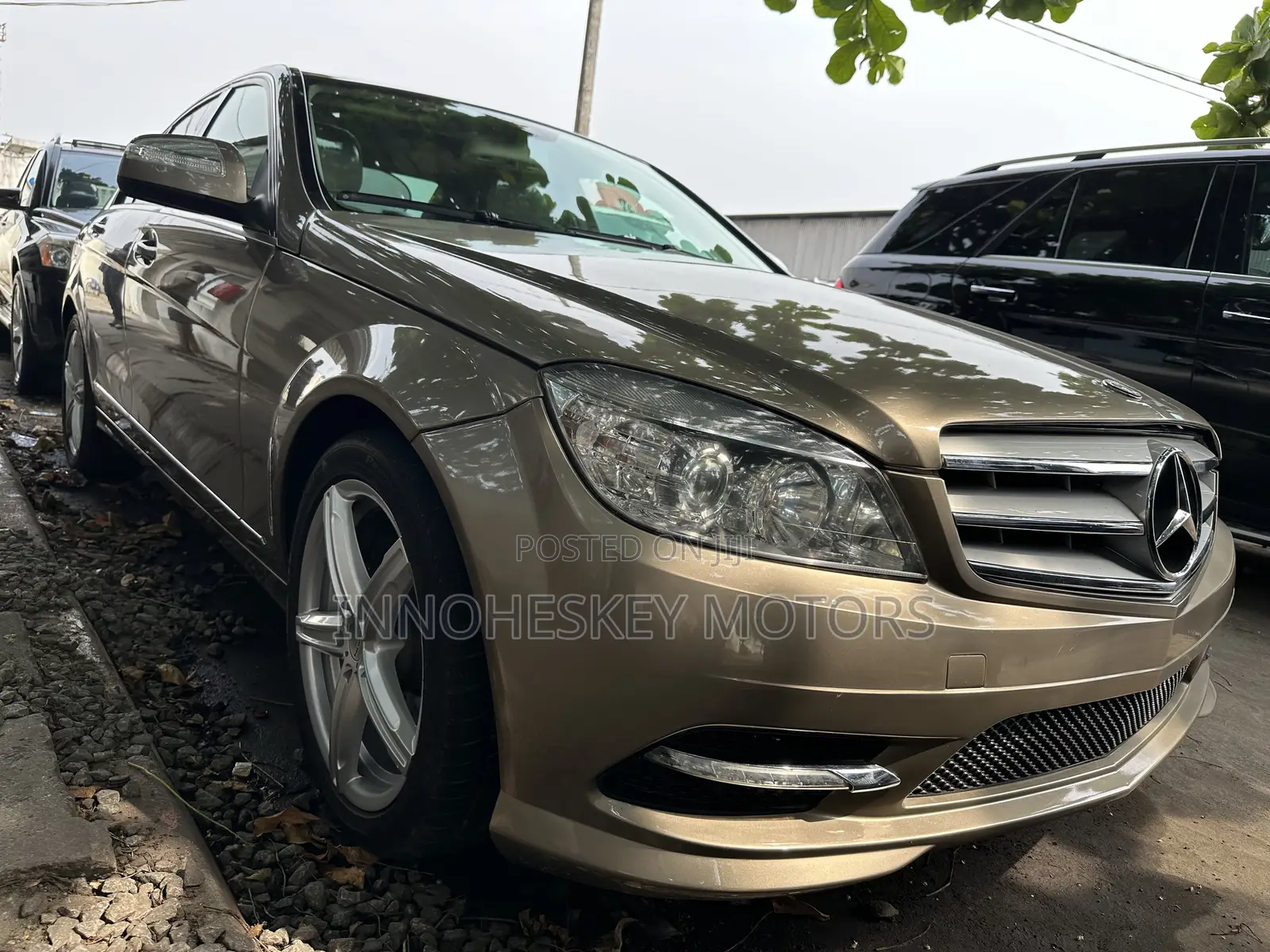 Mercedes-Benz C300 2010 Gold