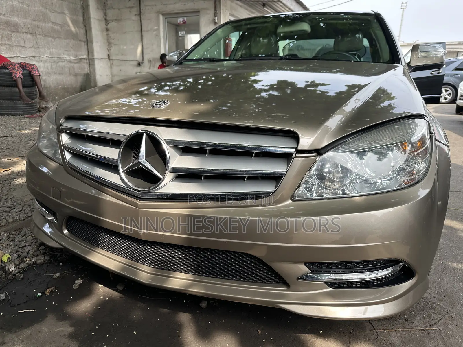 Mercedes-Benz C300 2010 Gold