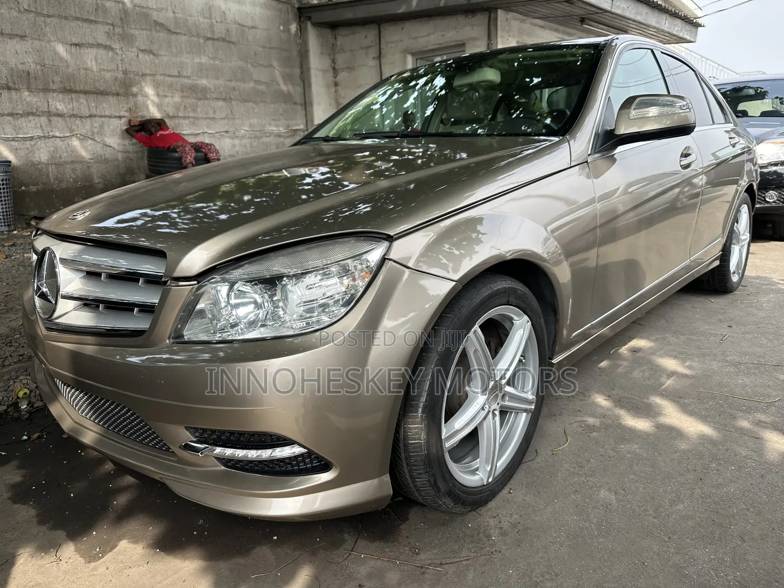 Mercedes-Benz C300 2010 Gold