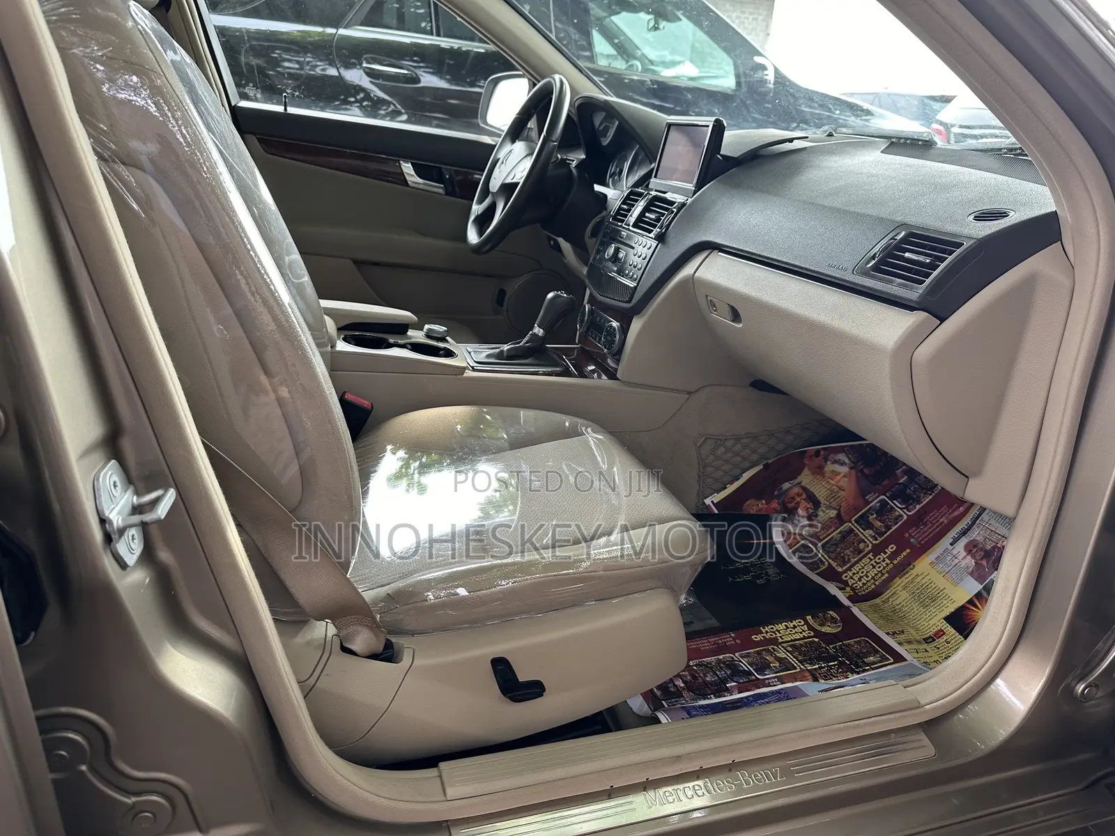 Mercedes-Benz C300 2010 Gold