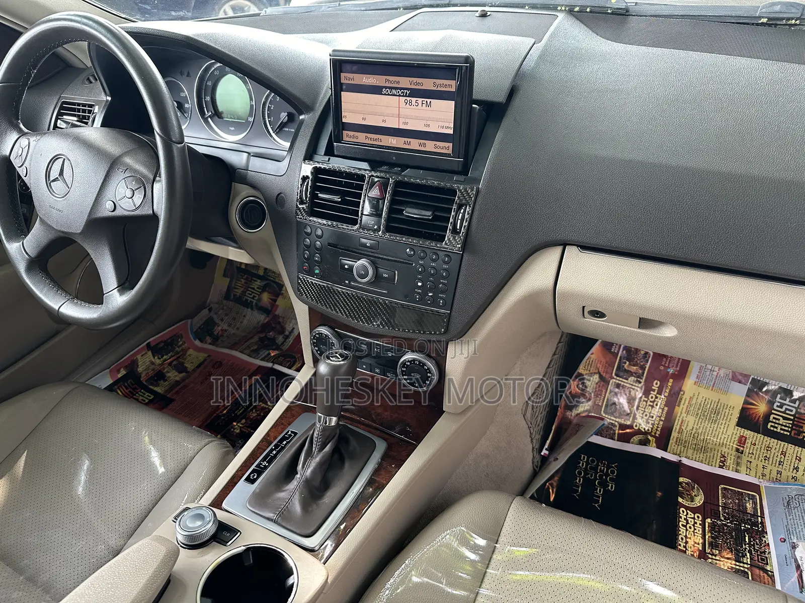 Mercedes-Benz C300 2010 Gold