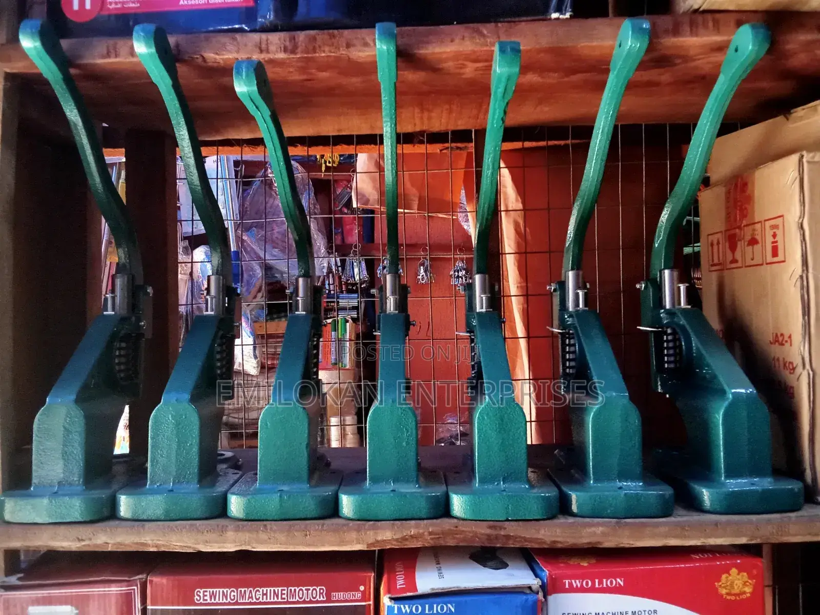 Rivet Botton Machine