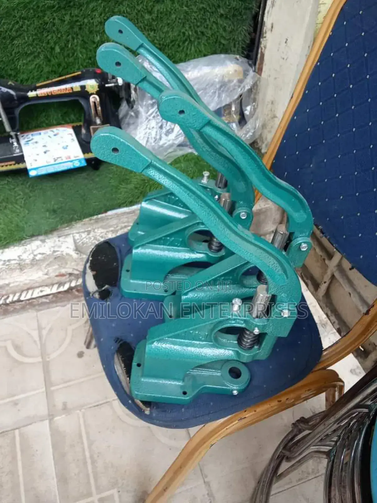 Rivet Botton Machine