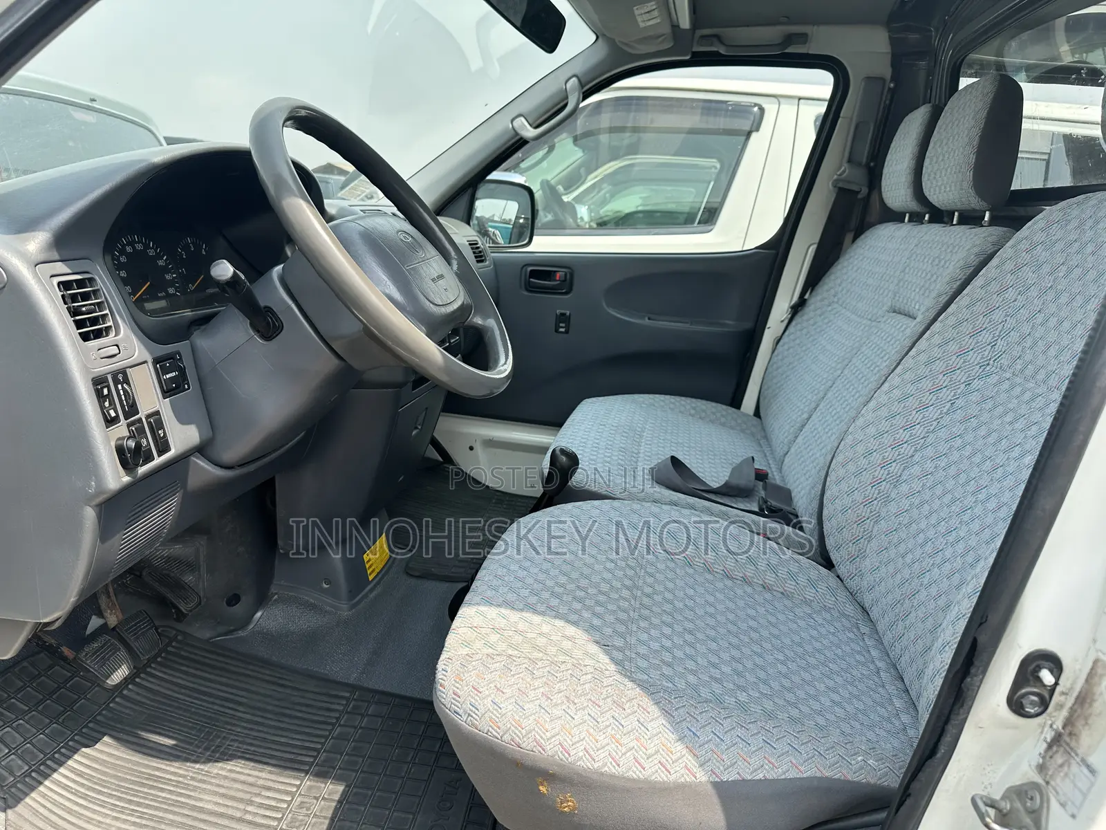 Toyota HiAce 2005 White