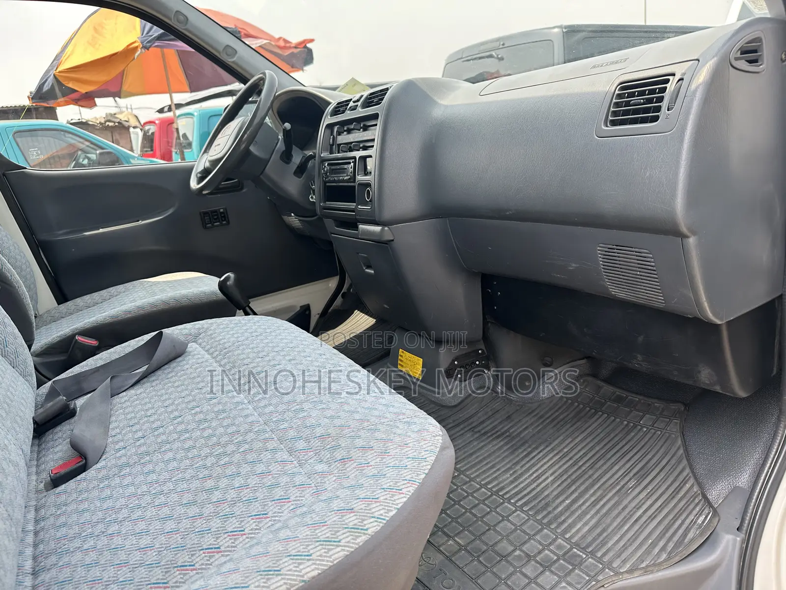 Toyota HiAce 2005 White