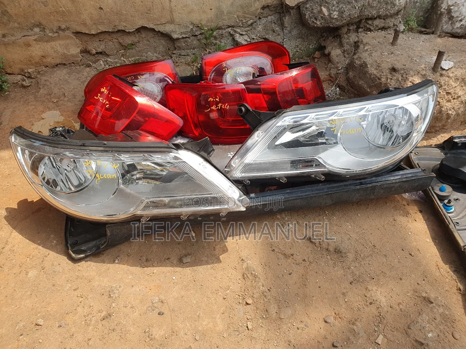 Headlights Volkswagen Tiguan 2010
