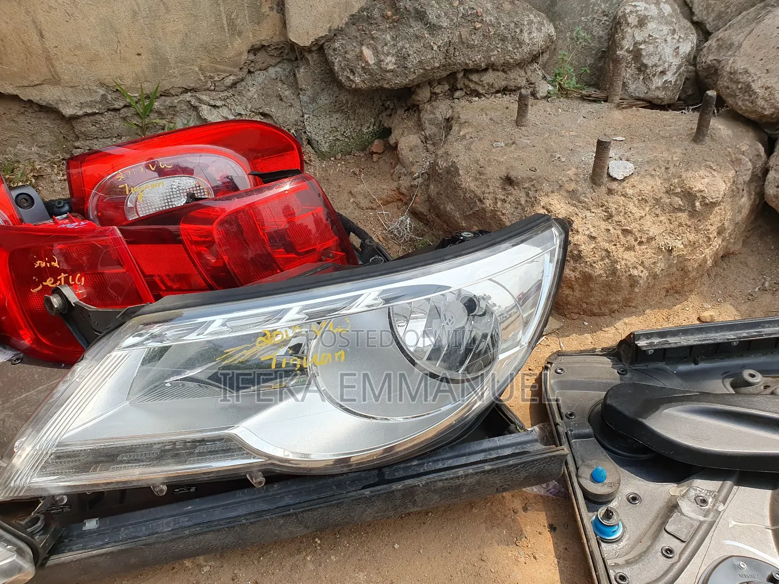Headlights Volkswagen Tiguan 2010