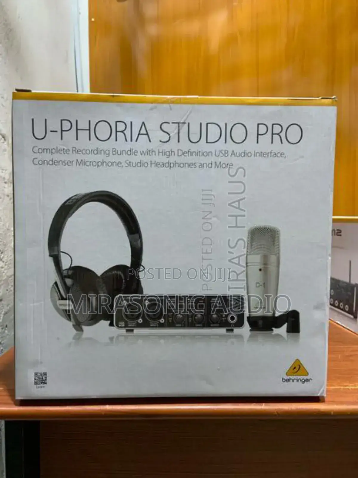 Behringer Uphoria Studio Pro Headphone Soundcard And Mic