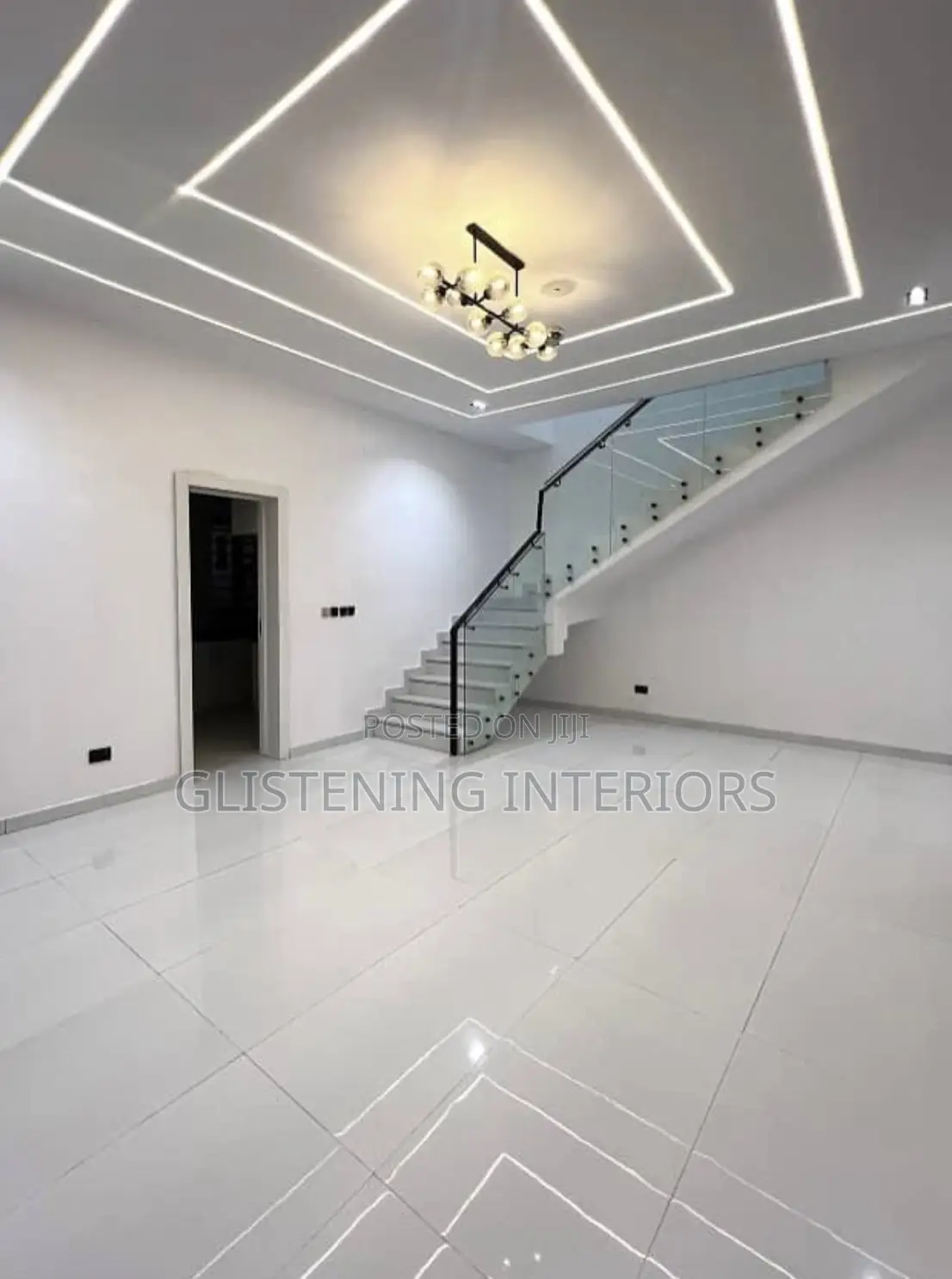Staircase Design With 10mm Glass And Black Profile