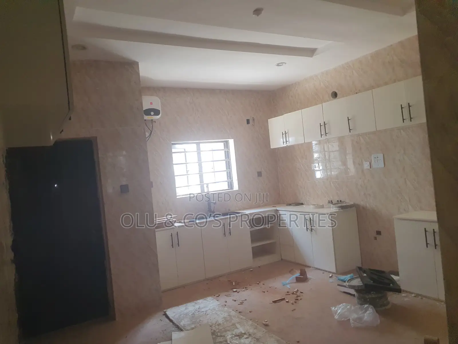 4bdrm Duplex in An Estate Along, Lugbe District for rent