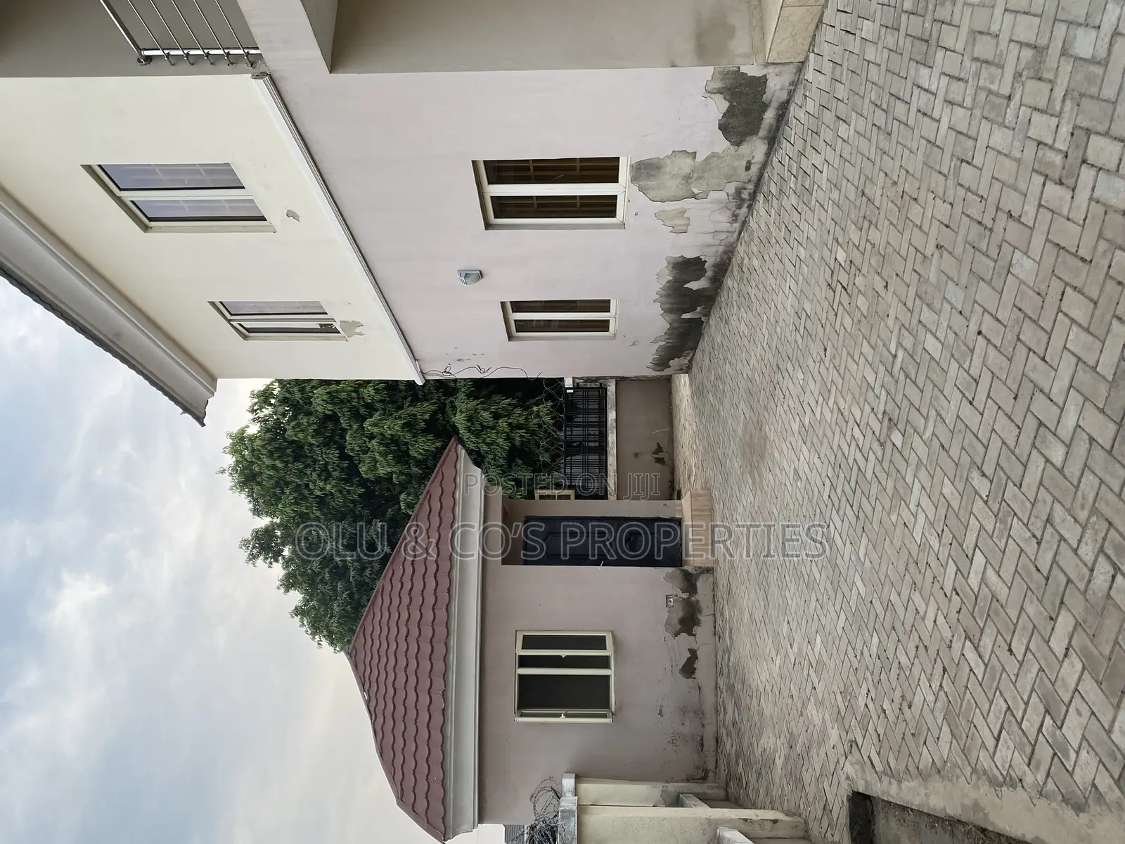 4bdrm Duplex in An Estate, Lugbe District for rent