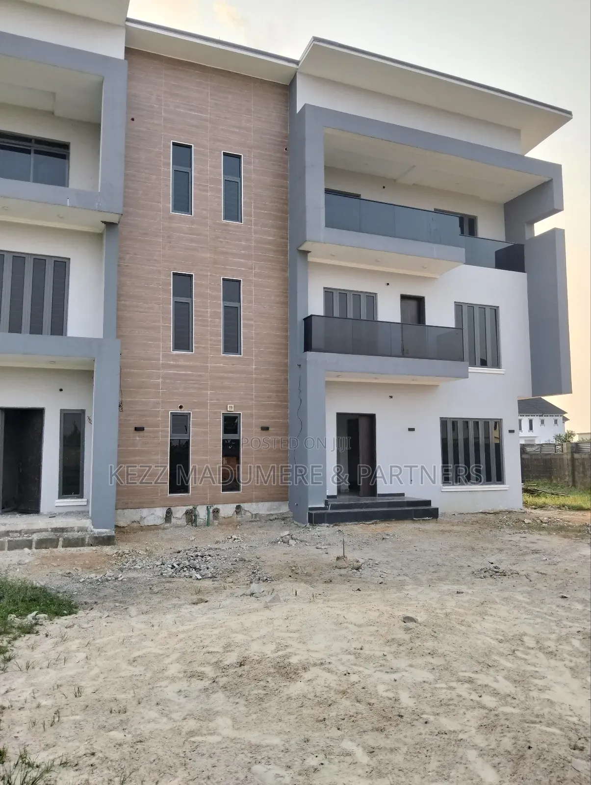 8bdrm Duplex in Rukpakulishi , for sale