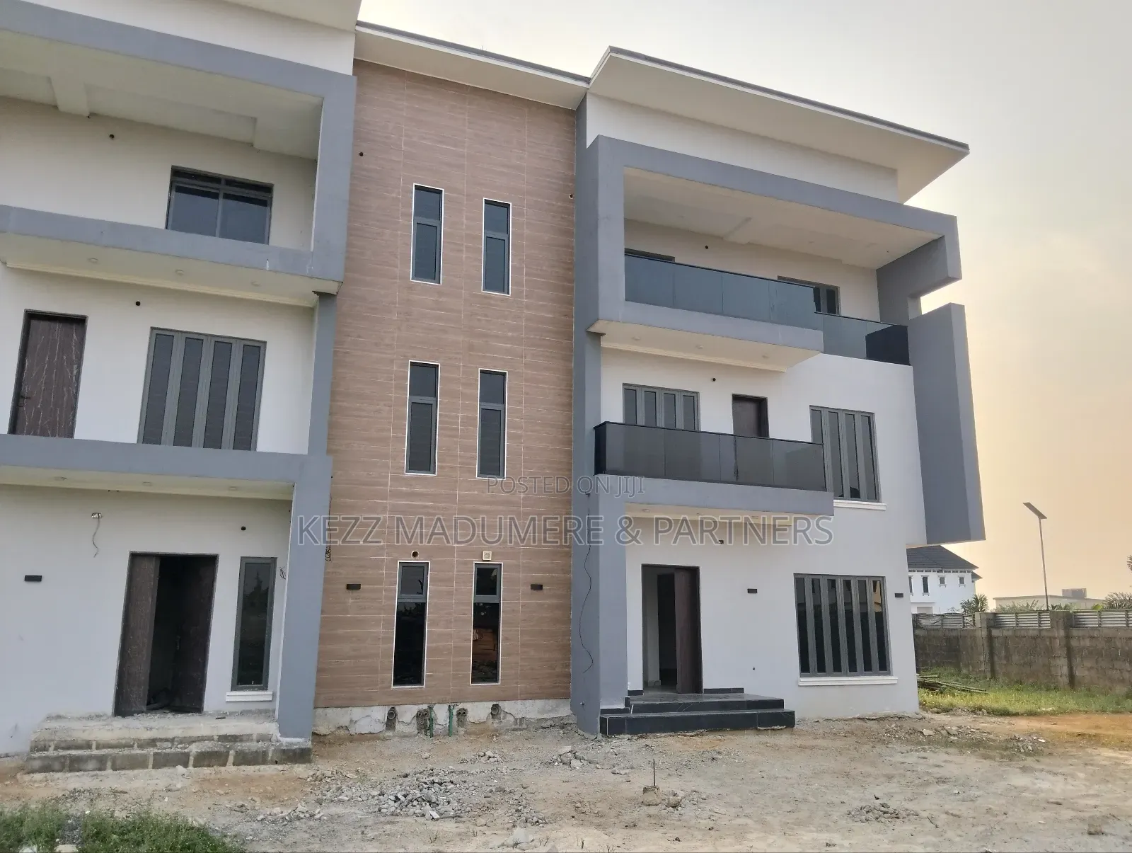 8bdrm Duplex in Rukpakulishi , for sale